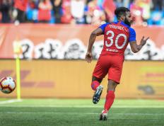 IM体育赛事直播入口-包含重庆客场不败，保级前景一片光明的词条