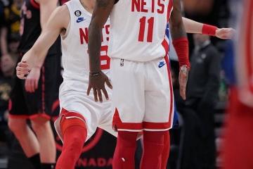 IM体育数据分析平台-篮网对阵马刺欧文对德罗赞的对抗