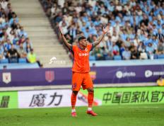 IM体育动画直播通道-防守铁闸受伤下场，球队失去重要支柱