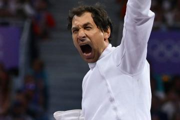 IM体育赛事直播入口-法国运动员在击剑比赛中奋勇争先