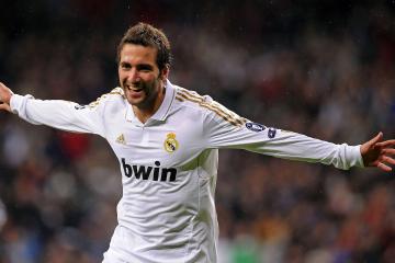 IM体育-铁闸穆勒锁死对手，曼联单节发力击溃马赛