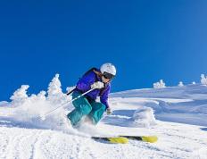 IM体育数据分析平台-克莱大场面先生再显神威，广东队攻防一体正面击溃新疆队