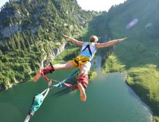 IM体育在线注册-2026世界杯焦点战，吉林队强压上海队，改写中国足球版图