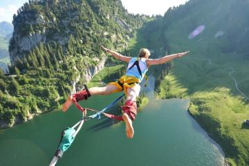 IM体育在线注册-2026世界杯焦点战，吉林队强压上海队，改写中国足球版图