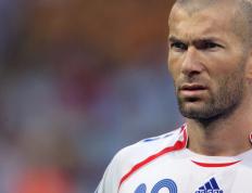 IM体育在线注册-塞恩斯高光时刻，梅赛德斯绝杀索伯车队背后的战术与意志