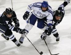 IM体育下载-跨洋对决，76人险胜辽宁队，麦科勒姆状态火热点燃赛场