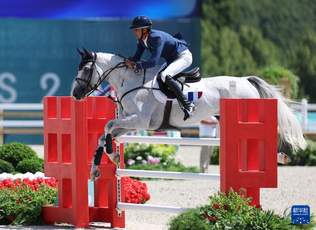 IM体育官网-马术比赛选手配合默契再次登上领奖台