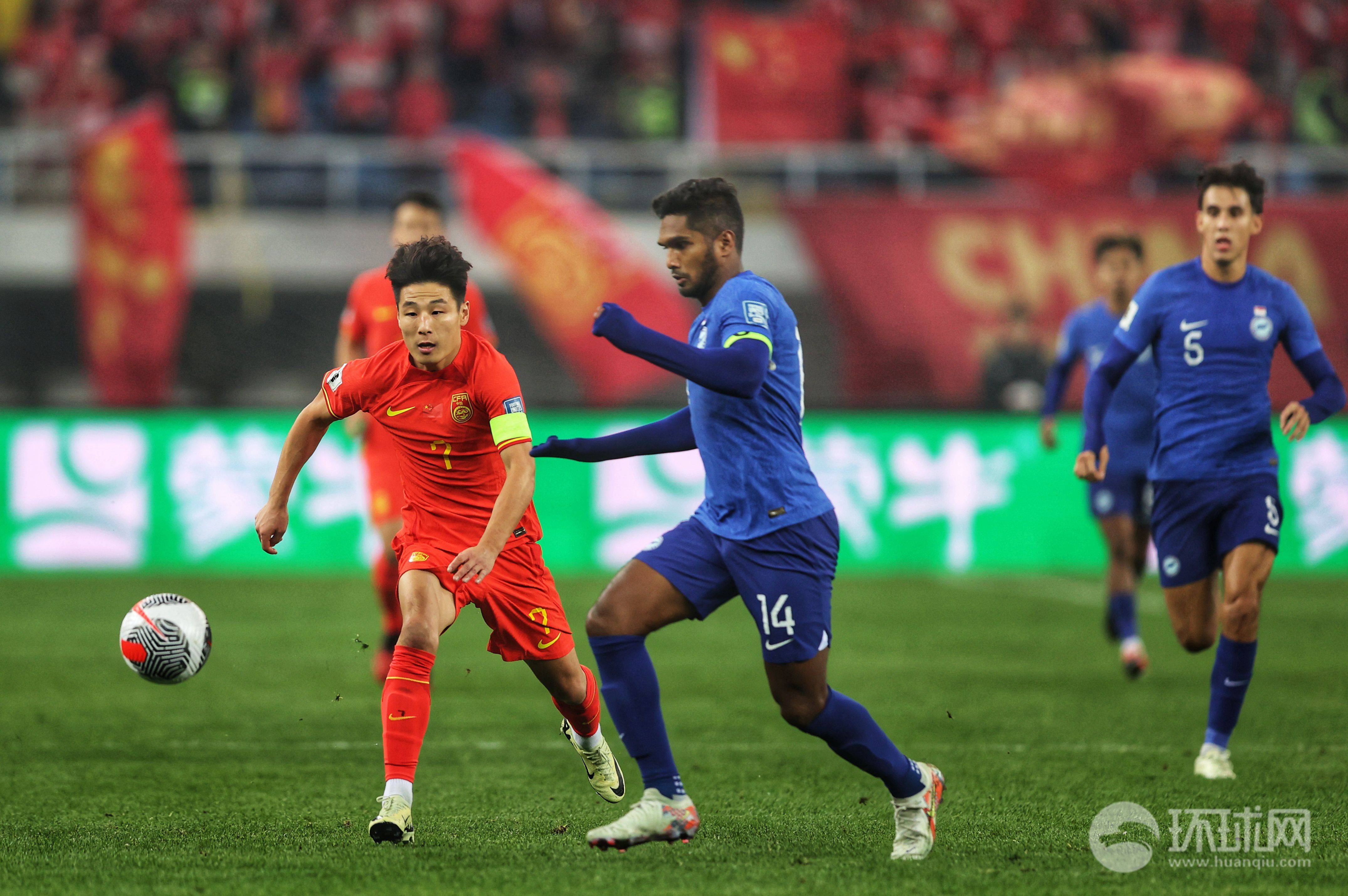 IM体育官网-中国足球联赛举办首场激烈交锋