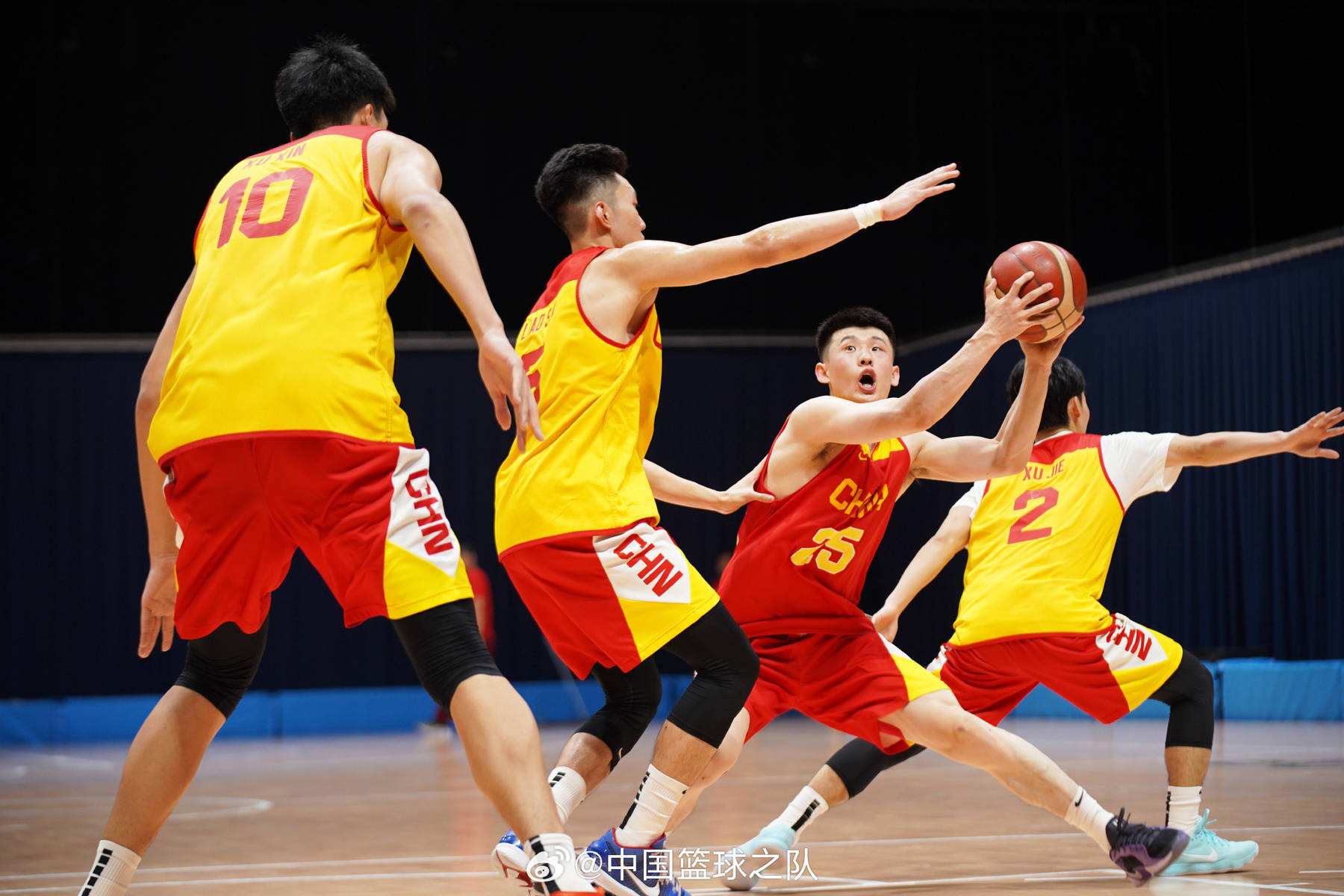 IM体育社区互动入口-包含福建男篮奋力拼搏,向胜利冲刺的词条