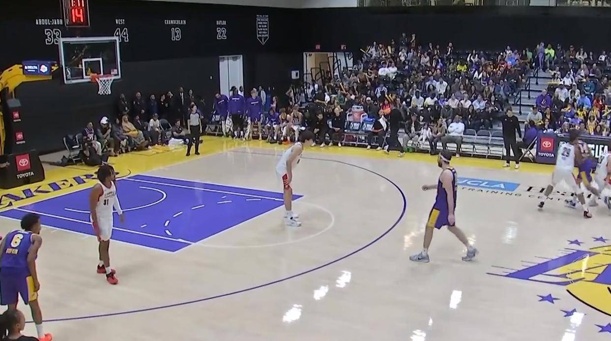 IM体育官方平台-火箭客场惨败开拓者，遭遇两连败