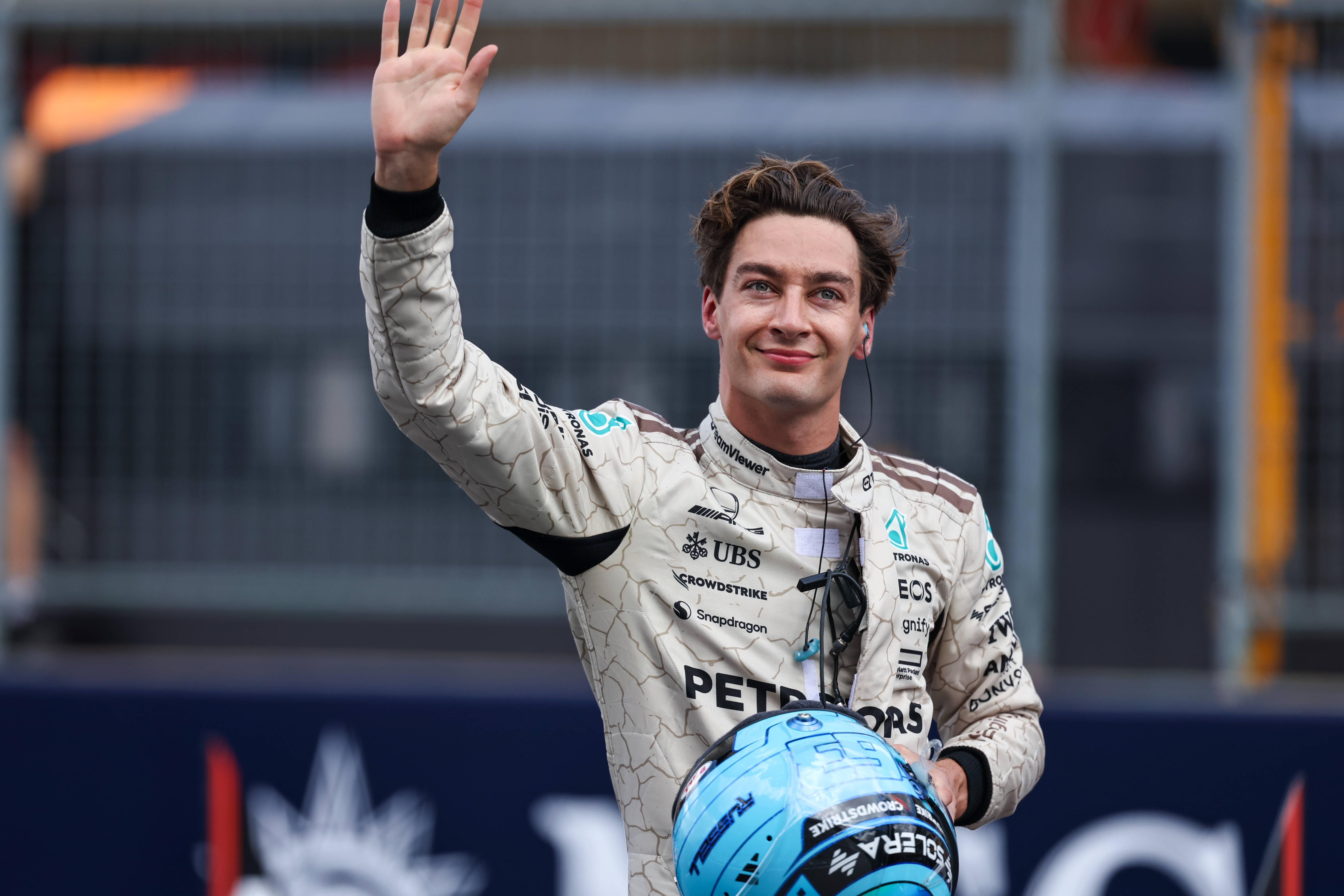 IM体育动画直播通道-包含哈斯车队完胜红牛车队，拉塞尔高光表现的词条