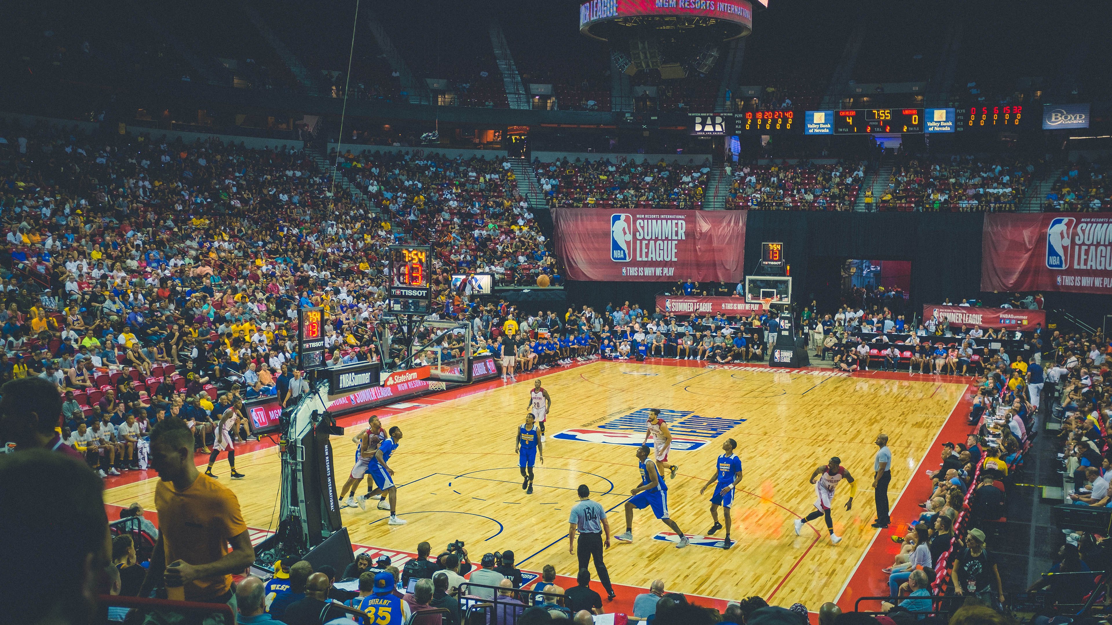 IM体育赛事直播入口-绿茵场与篮球馆的交响，当世界杯焦点战遇上凯尔特人血拼公牛