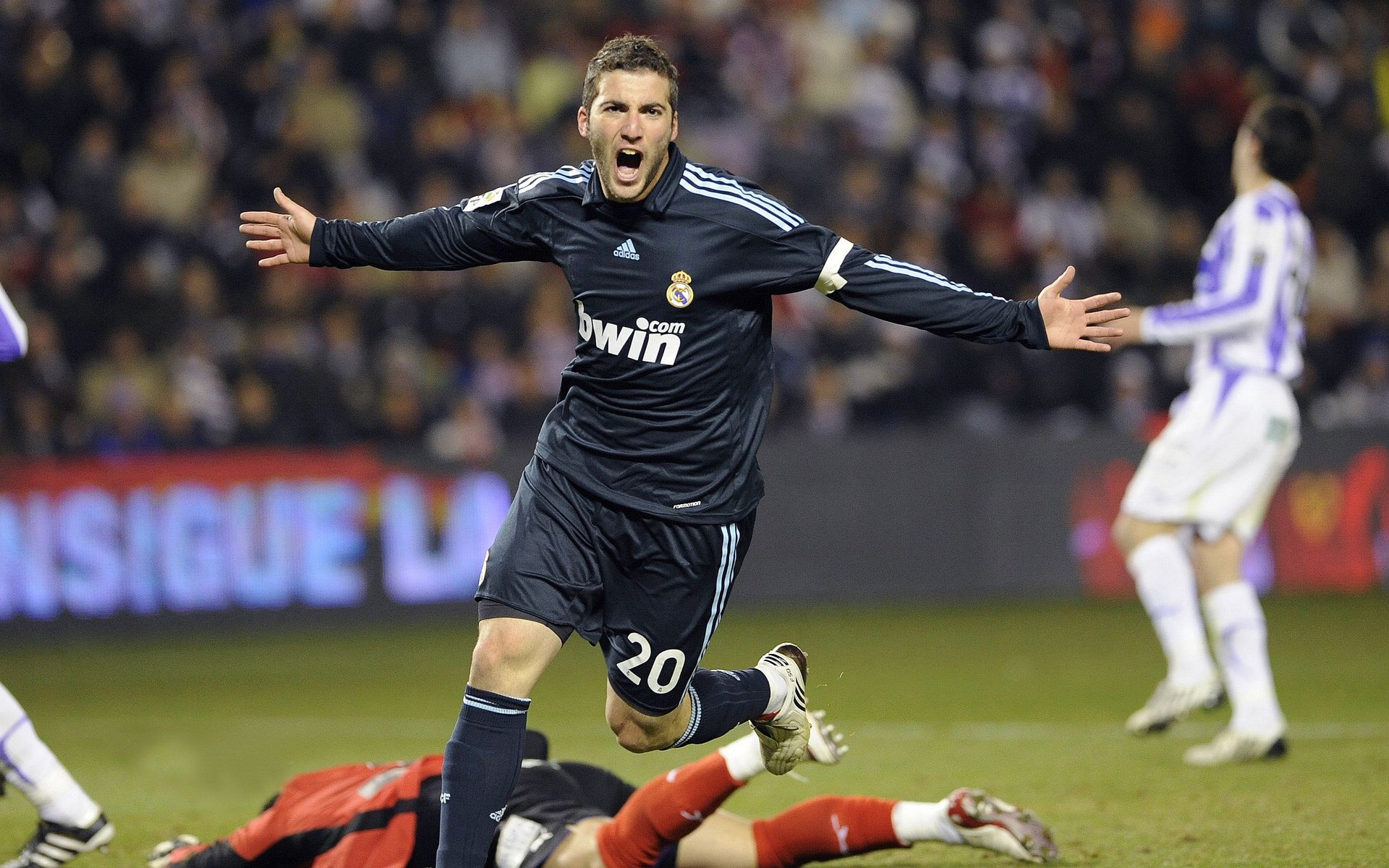 IM体育动画直播通道-绿茵风暴，爱尔兰战术纪律下的团队胜利与萨内个人天赋的璀璨绽放